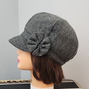 ADORABLE BLACK & WHITE TWEED   HAT